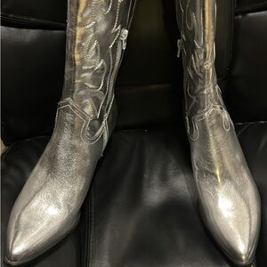 Silver cowgirl, boots size 8 1/2 brand new